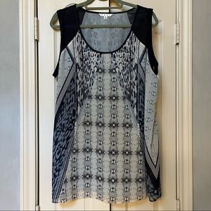 XL CAbi lightweight sleeveless top.